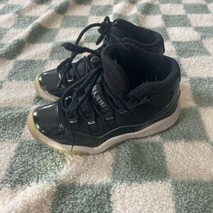 Kids Black and white Sneakers